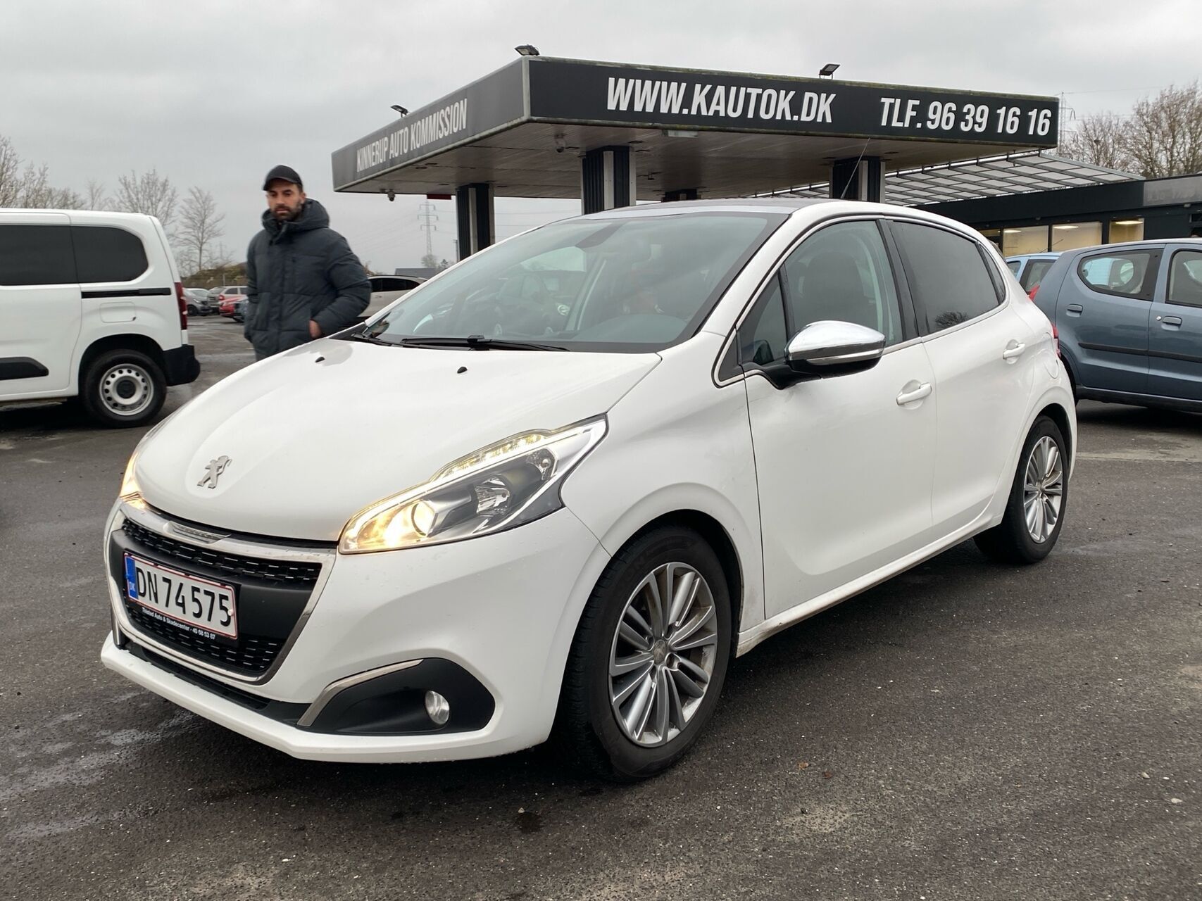 Peugeot 208 1,6 BlueHDi Selection Sky 100HK 5d