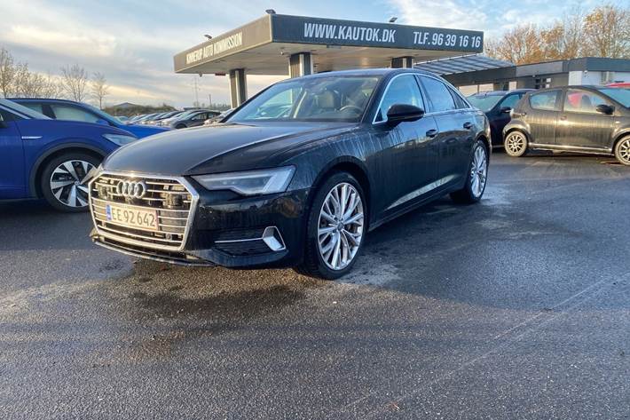 Sort Audi A6 fra 2020 set udefra