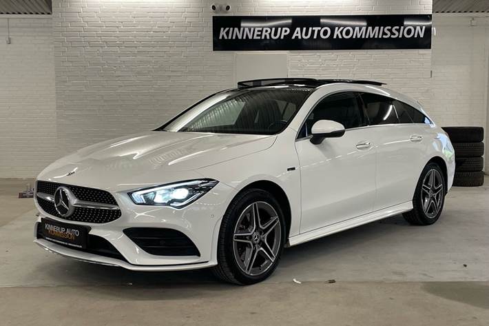 Hvid Mercedes CLA250 e fra 2021 set udefra
