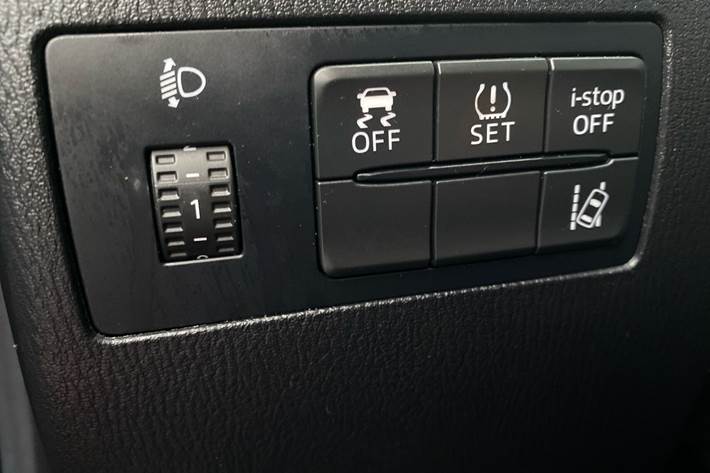 Rød Mazda 2 fra 2016