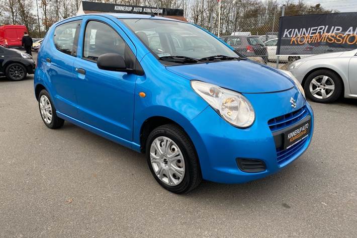 Blå Suzuki Alto fra 2012