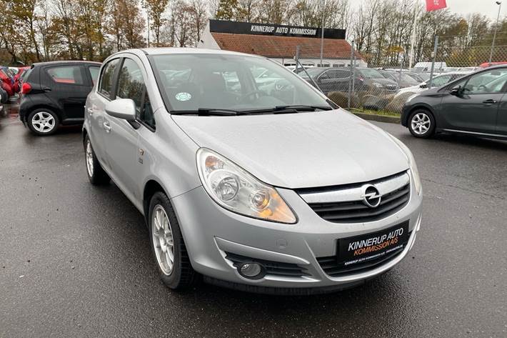 Sølv Opel Corsa fra 2009