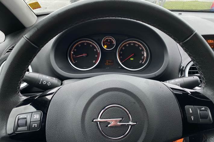 Sølv Opel Corsa fra 2009