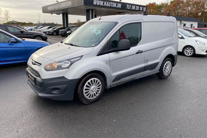 Sølv Ford Transit Connect fra 2015 set udefra