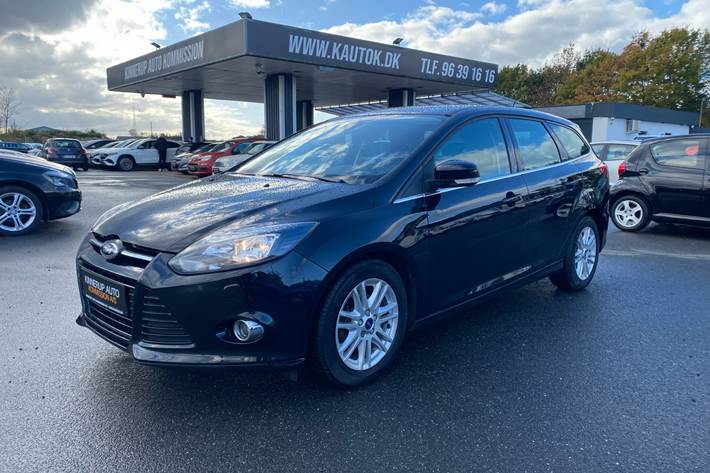 Sort Ford Focus fra 2013 set udefra