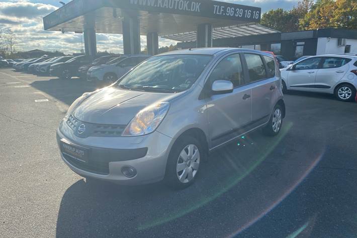Sølv Nissan Note fra 2007