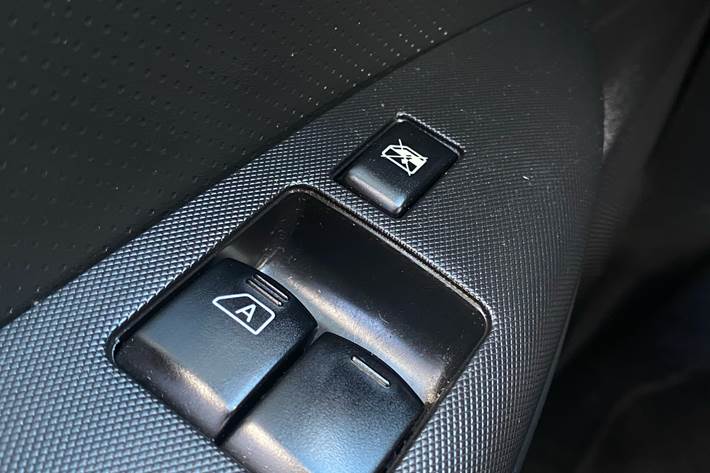 Sølv Nissan Note fra 2007