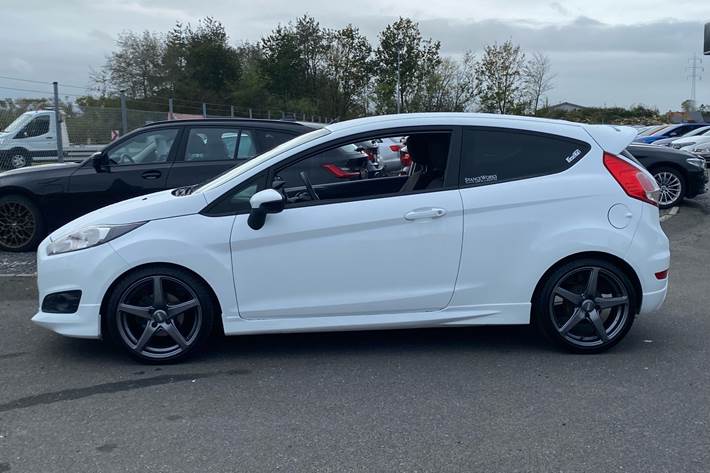 Hvid Ford Fiesta fra 2016