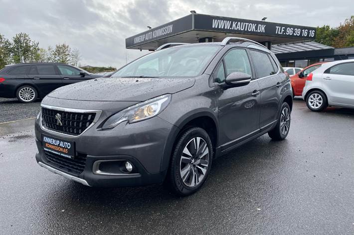 Grå Peugeot 2008 fra 2018 set udefra