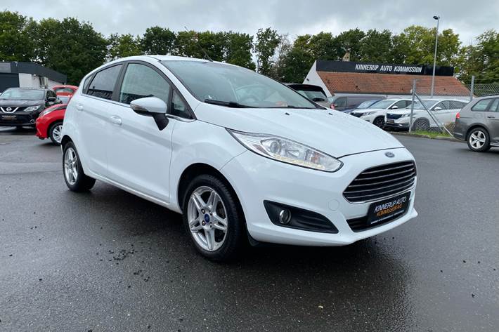 Hvid Ford Fiesta fra 2013