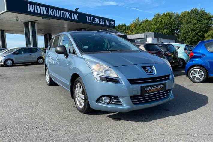 Blå Peugeot 5008 fra 2011