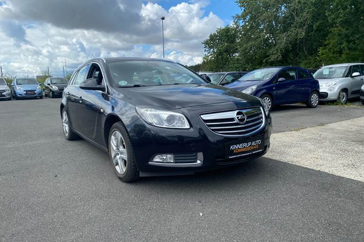 Sort Opel Insignia fra 2010