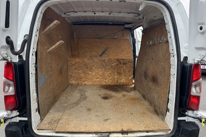 Hvid Opel Combo fra 2020