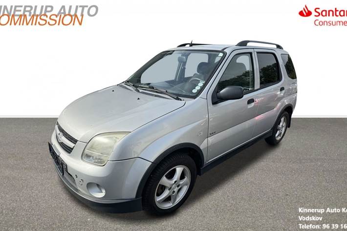 Sølv Suzuki Ignis fra 2007 set udefra
