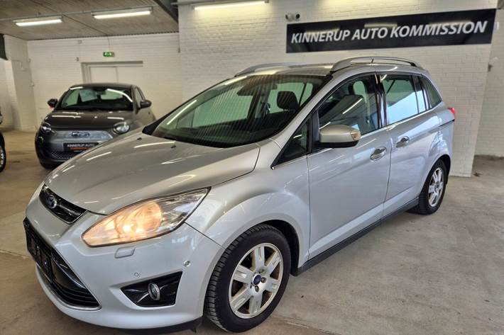 Sølv Ford Grand C-Max fra 2014 set udefra