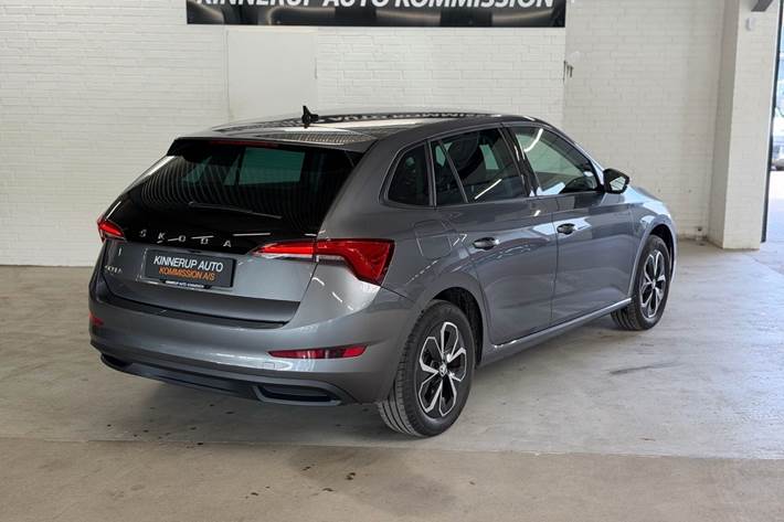 Sort Skoda Scala fra 2023