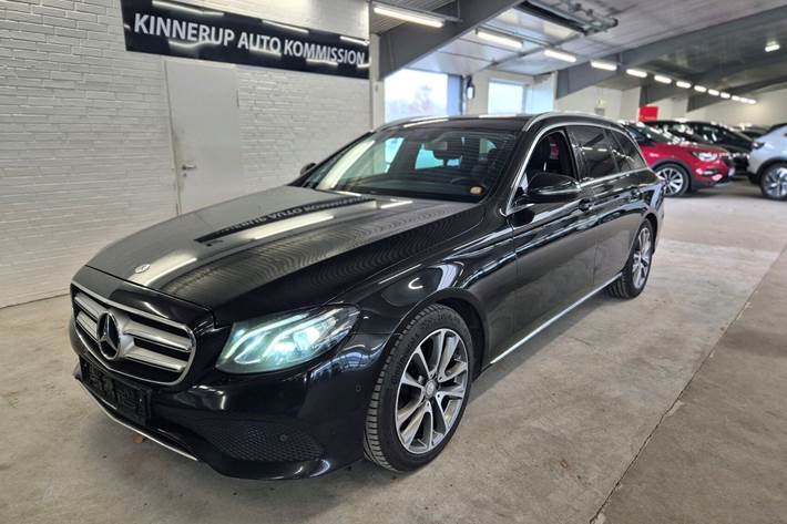 Sort Mercedes E220 d fra 2017
