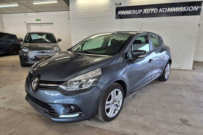 Sort Renault Clio fra 2019 set udefra