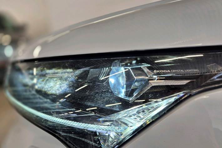 Hvid Skoda Enyaq fra 2022