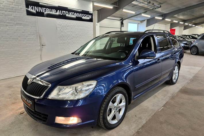 Blå Skoda Octavia fra 2009