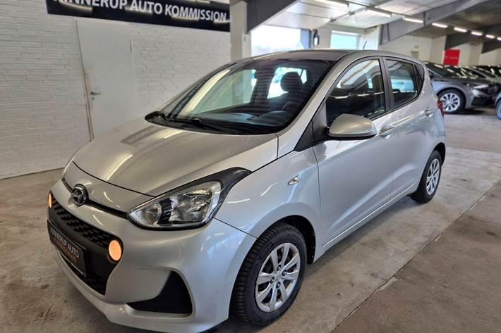 Sølv Hyundai i10 fra 2018