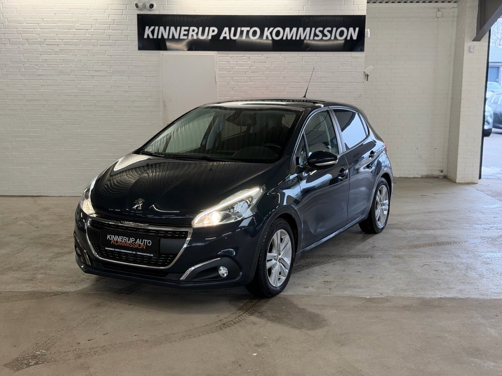 Peugeot 208 1,5 BlueHDi Signature Sky 100HK 5d