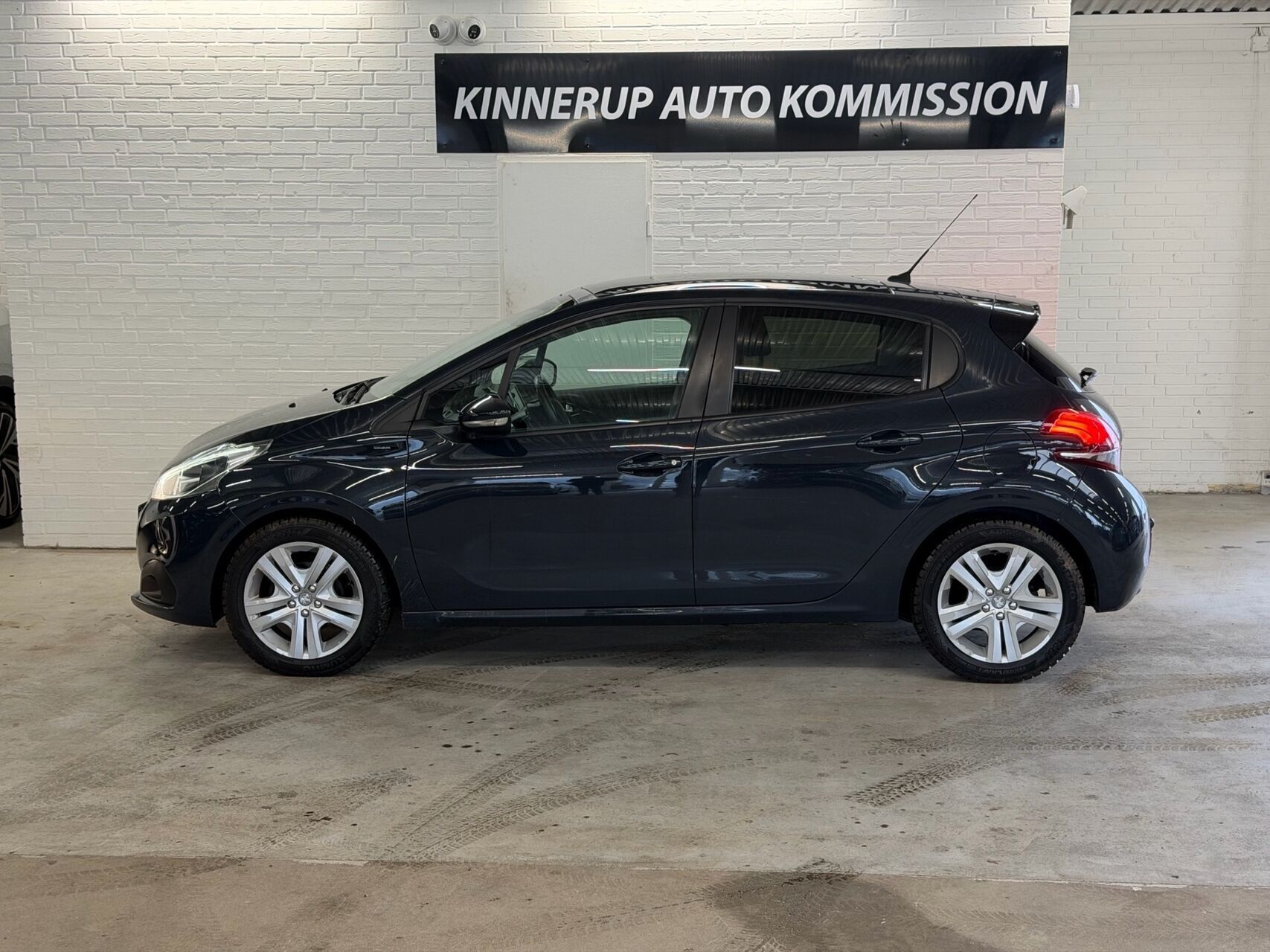 Peugeot 208 1,5 BlueHDi Signature Sky 100HK 5d