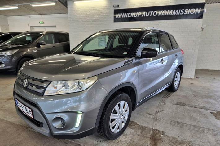 Sort Suzuki Vitara fra 2015 set udefra