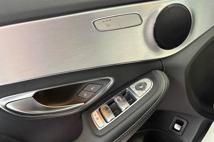 Hvid Mercedes C200 fra 2019