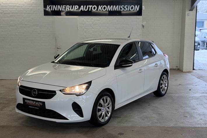 Hvid Opel Corsa fra 2020 set udefra