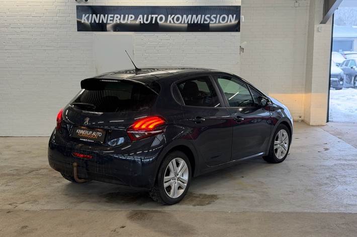 Sort Peugeot 208 fra 2019