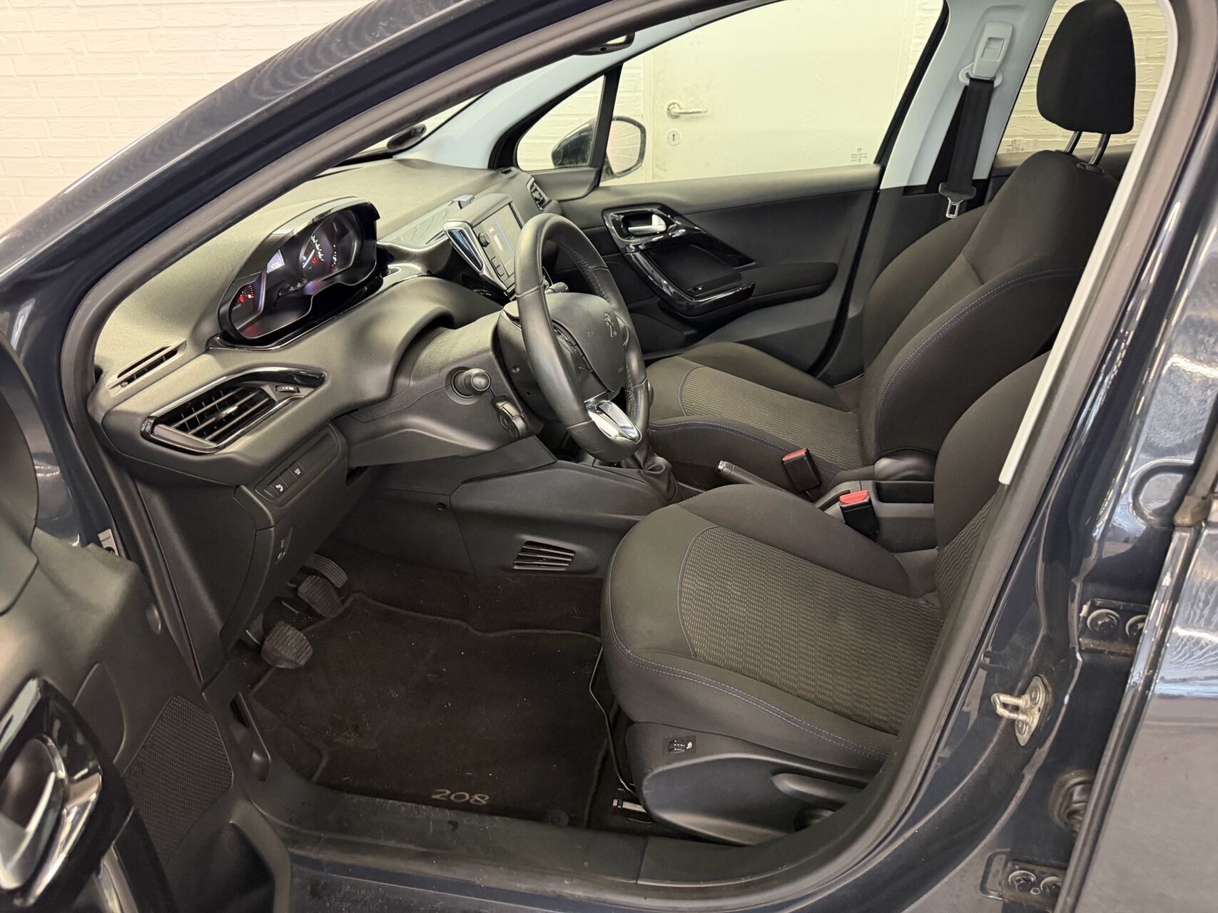 Peugeot 208 1,5 BlueHDi Signature+ 100HK 5d