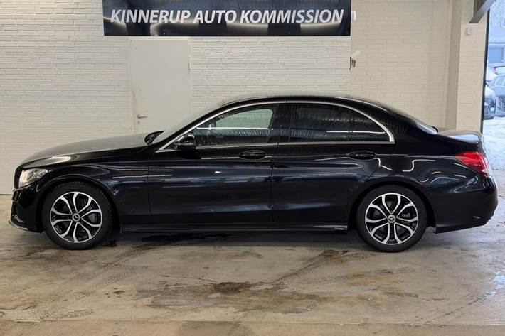 Sort Mercedes C220 d fra 2016