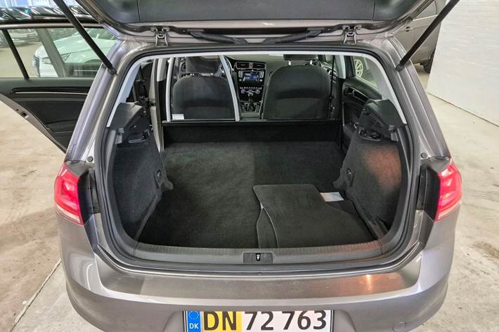 Grå VW Golf fra 2015