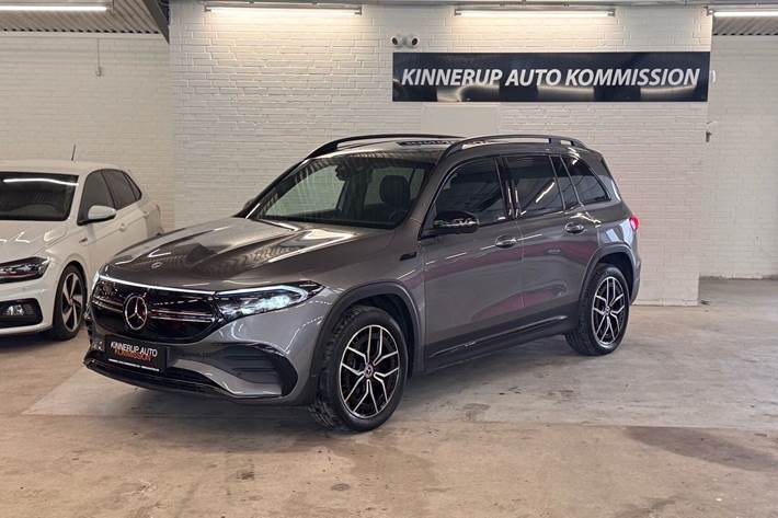 Sort Mercedes EQB 300 fra 2022 set udefra