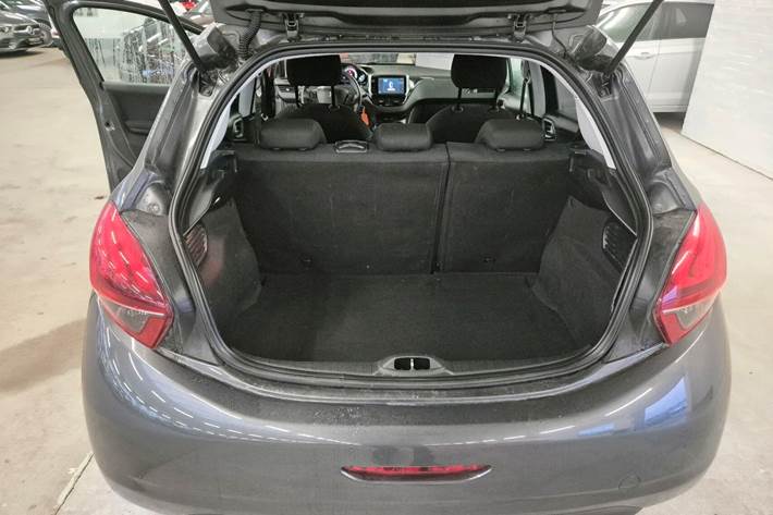 Sort Peugeot 208 fra 2015