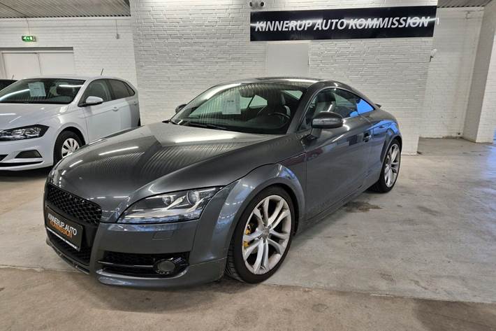 Sort Audi TT fra 2008 set udefra