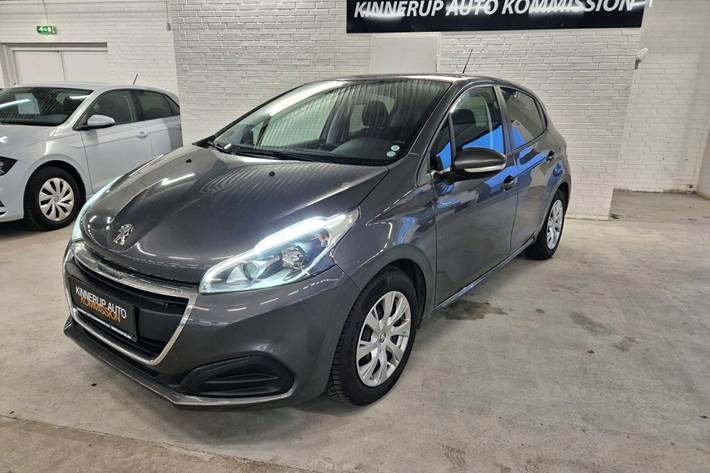 Sort Peugeot 208 fra 2019 set udefra