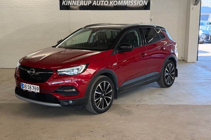 Rød Opel Grandland X fra 2021 set udefra