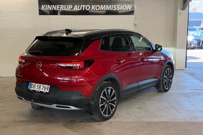 Rød Opel Grandland X fra 2021