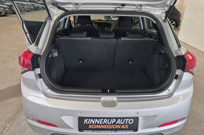 Sølv Hyundai i20 fra 2018