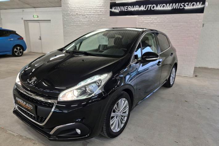 Sort Peugeot 208 fra 2019 set udefra