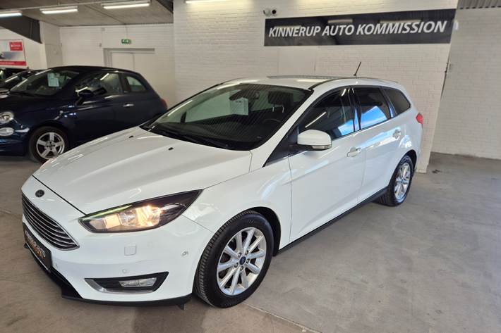 Hvid Ford Focus fra 2018 set udefra