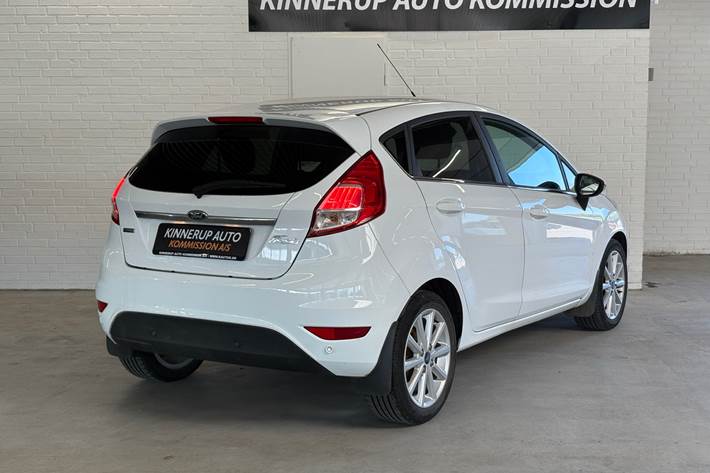 Hvid Ford Fiesta fra 2016