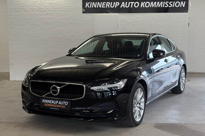 Sort Volvo S90 fra 2019 set udefra