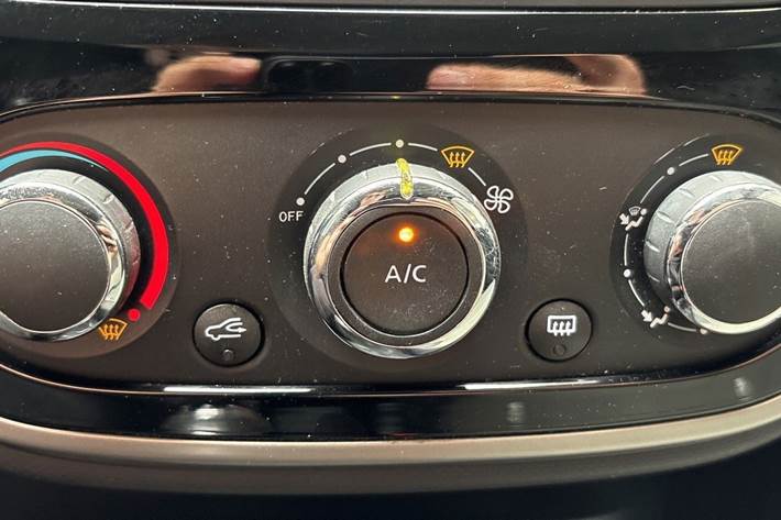 Sølv Renault Captur fra 2016