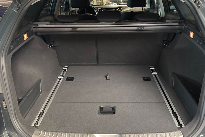 Grå Hyundai i40 fra 2012