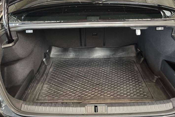 Sort VW Passat fra 2017