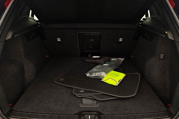 Rød Volvo XC40 fra 2021