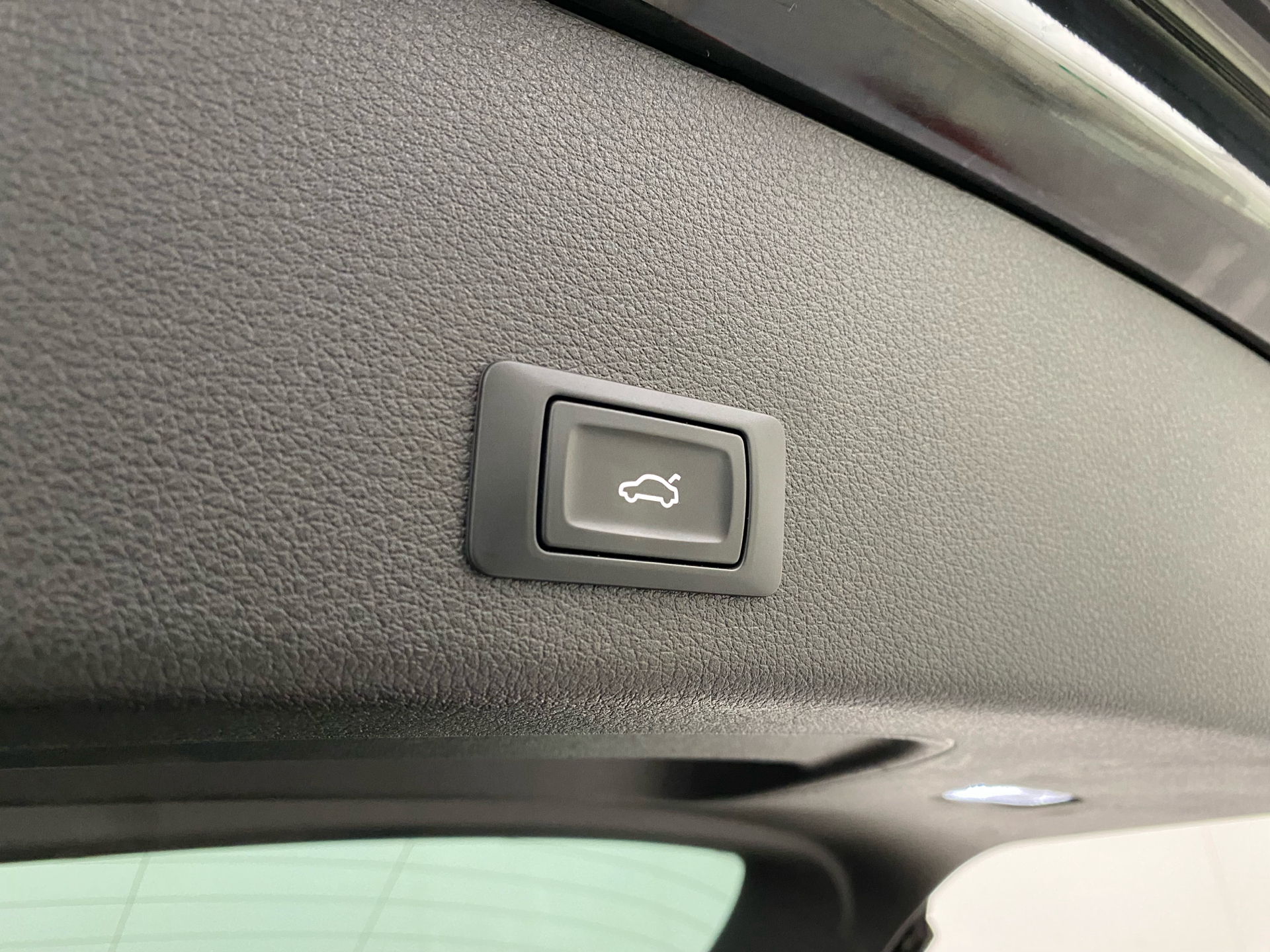 Sort Audi e-tron fra 2020